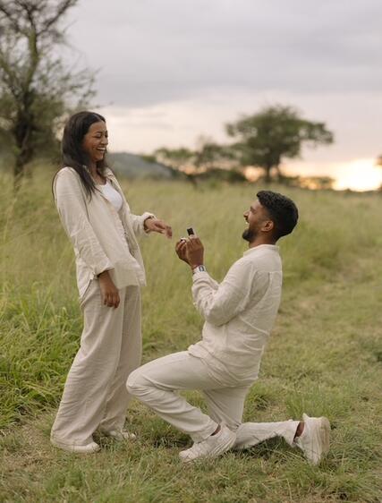 Magisk forlovelse i Serengeti – midt på savannen