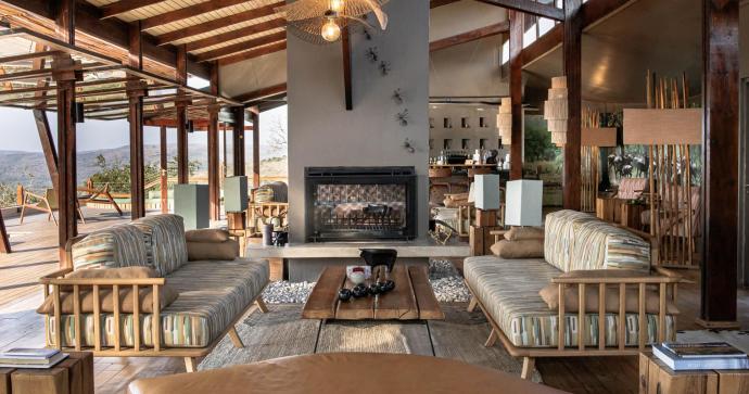 Rhino Ridge Safari Lodge