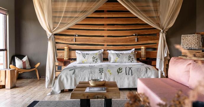 Rhino Ridge Safari Lodge
