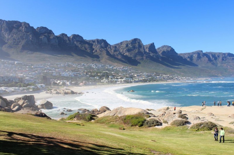 Camps Bay i Cape Town tilbyr både hyggelige restauranter og en fantastisk strand.