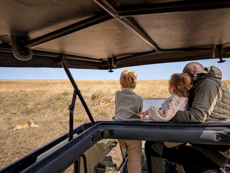 Barn p&aring; safari i Serengeti